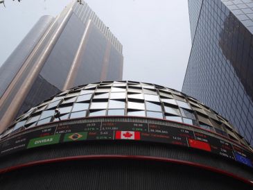 En la jornada, el peso mexicano se depreció un 0.96 % frente al dólar, al cotizar en 17.84 unidades por billete verde, frente a los 17.67 en la jornada anterior, según datos del Banco de México. EFE / ARCHIVO