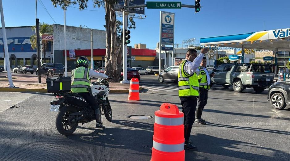 El socavón se formó debido a maniobras inadecuadas en una obra que se realiza entre Pléyades y Andrómeda. ESPECIAL/ Policía Vial.