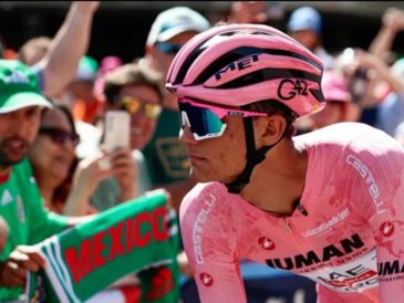 Isaac del Toro es segundo en la clasificación general de la carrera. AFP/Archivo