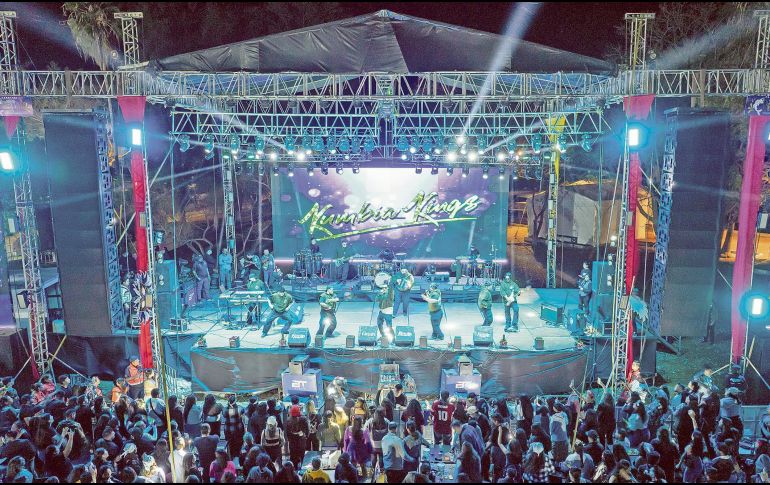 Los Kumbia Kings se presentaron en el Carnaval de Chapala. ESPECIAL