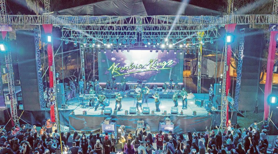 Los Kumbia Kings se presentaron en el Carnaval de Chapala. ESPECIAL