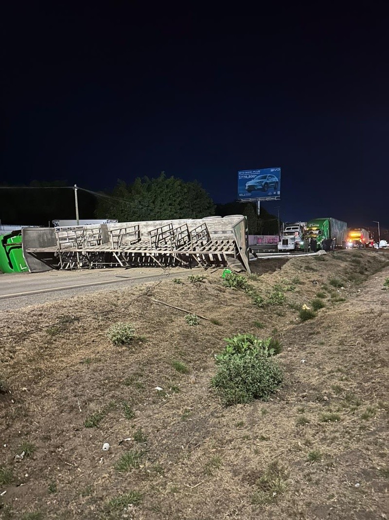 &nbsp;El accidente obstruye la entrada y la salida de Guadalajara a la carretera libre. ESPECIAL
