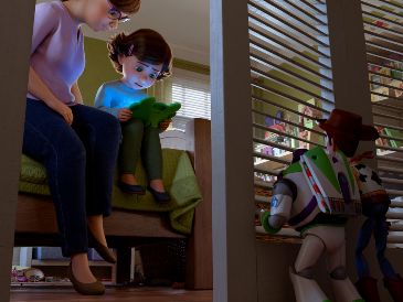 Las imágenes de "Toy Story 5" muestran también el paso del tiempo en Woody, quien lleva una aparente "calvicie". EFE/ Walt Disney Studios