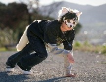 Fin -nombre ficticio-, un joven de 17 años de Sant Feliu de Llobregat (Barcelona), que se identifica con un lobo gris albino, hace nueve años que forma parte de la comunidad 