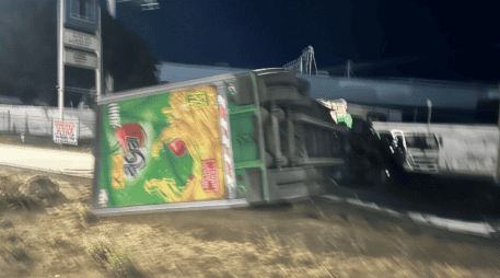 El cierre de la carretera a Nogales provocó un verdadero congestionamiento vial y afectaciones a los automovilistas. ESPECIAL