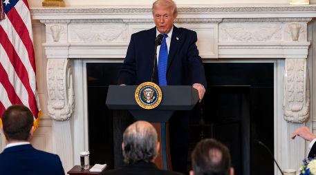 Donald Trump aclaró que se trata de una estrategia de presión para forzar un acuerdo que restrinja el programa nuclear de Teherán. EFE/B. CASH
