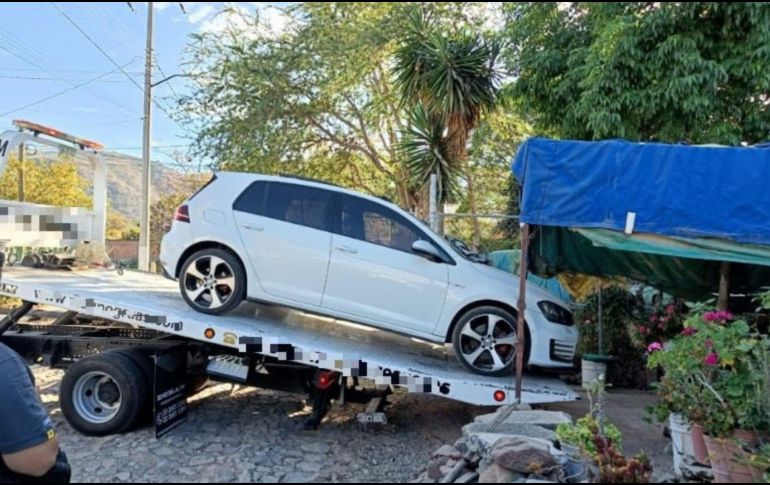 Se aseguró un vehículo Volkswagen Golf, modelo 2015, color blanco y con placas del estado de Michoacán. ESPECIAL