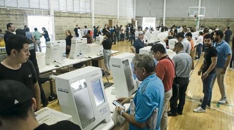 Ciudadanos participarán en el proceso del Presupuesto Abierto y Participativo 2026 mediante urnas electrónicas, como parte del ejercicio para definir proyectos de infraestructura en el Estado. EL INFORMADOR/Archivo