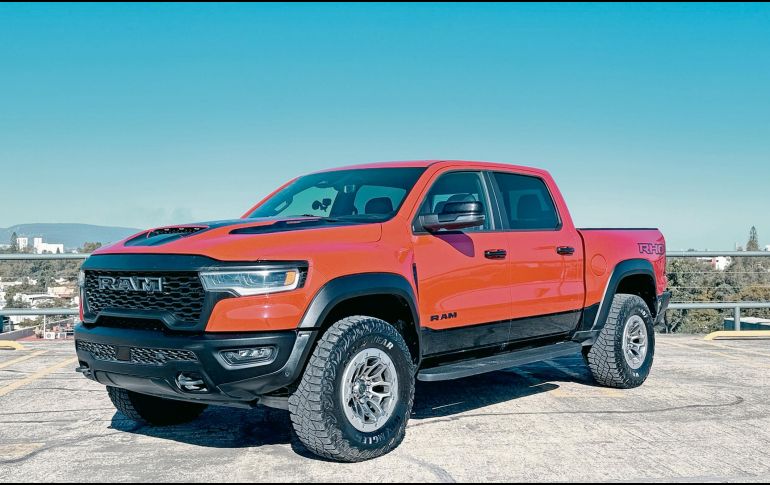 La Ram RHO es una pick-up capaz, rápida, lujosa y espaciosa. ESPECIAL