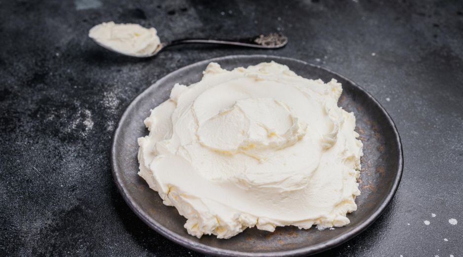 Los quesos blancos son productos frescos elaborados con leche cuajada. ESPECIAL / CANVA