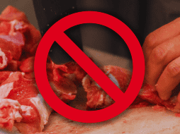 Históricamente, las carnes rojas han estado asociadas con la abundancia, la celebración y el placer, de ahí su prohibición en Cuaresma. ESPECIAL / CANVA