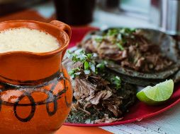 Este evento gastronómico está dedicado al pulque artesanal y la barbacoa tradicional, con la participación de cocineros, productores y expositores locales, así como invitados de otras alcaldías y estados del país. ESPECIAL / CANVA