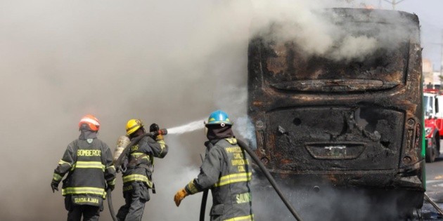 Se registran bloqueos e incendios de veh&iacute;culos en varios estados de M&eacute;xico