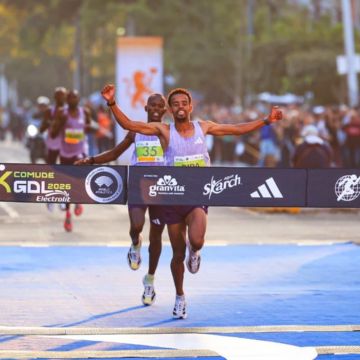 Dos mexicanos estuvieron muy cerca del pelotón ganador, pero no lograron escurrirse entre los primeros lugares de las ramas femenil ni varonil. EL INFORMADOR / J. Acosta