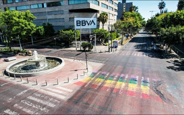 Otros cruceros, con paso moderado. Cruces como los de la Avenida Chapultepec muestran menor intensidad vehicular a la de todos los días. EL INFORMADOR / A. Navarro