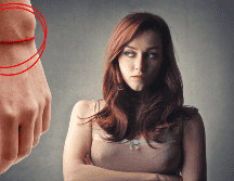 El uso de un hilo o pulsera roja está relacionado con antiguas creencias espirituales.  CANVA