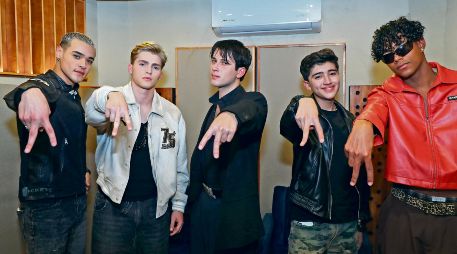 Integrantes de la agrupación Santos Bravos. EFE