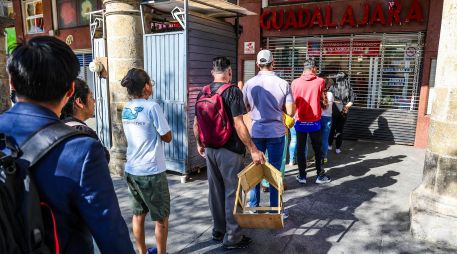 Fueron contados los comercios que levantaron la cortina ayer. Por ello, la mayoría tuvo una alta demanda en sus productos y servicios. EL INFORMADOR/A. Navarro