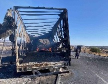 Camiones vandalizados ralentizan la circulación en vías del estado. SUN/V. Rosas