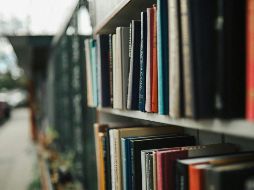 En una ciudad acostumbrada a grandes encuentros literarios, estas librerías sostienen una conversación cotidiana con la lectura. Unsplash