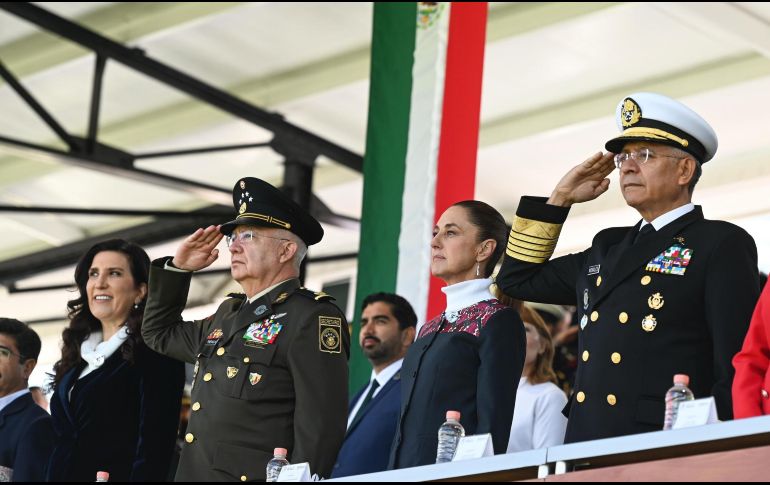 El secretario de la Defensa Nacional, Ricardo Trevilla Trejo, destacó que la primera conmemoración del Día de la Bandera estuvo a cargo de la Defensa en 1940. ESPECIAL