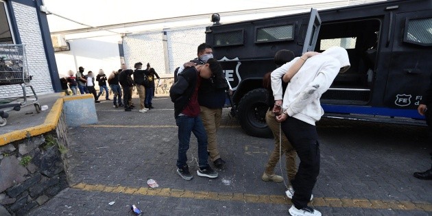 Bloqueos en Jalisco: Trasladan a Puente Grande a detenidos por quema de veh&iacute;culos y rapi&ntilde;a