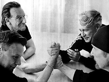 U2 difundió una fotografía que muestra la unión de sus integrantes. ESPECIAL
