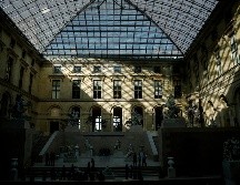 El nuevo director dará prioridad al refuerzo de la seguridad, así como a la protección de los edificios del Louvre, sus colecciones, a los visitantes y al personal. EFE/EPA/YOAN VALAT