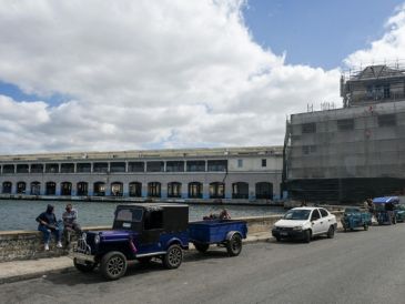 Según el Departamento del Tesoro de EU, las empresas se deben asegurar de que el combustible irá a manos de ciudadanos y empresas del sector privado. AFP / Y. Lage