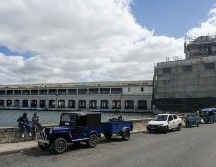 Según el Departamento del Tesoro de EU, las empresas se deben asegurar de que el combustible irá a manos de ciudadanos y empresas del sector privado. AFP / Y. Lage