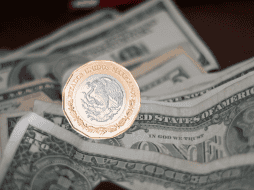 Durante la última semana, el billete verde acumula una caída del 0.22%, y en el balance anual su depreciación alcanza el 14.4%. CANVA