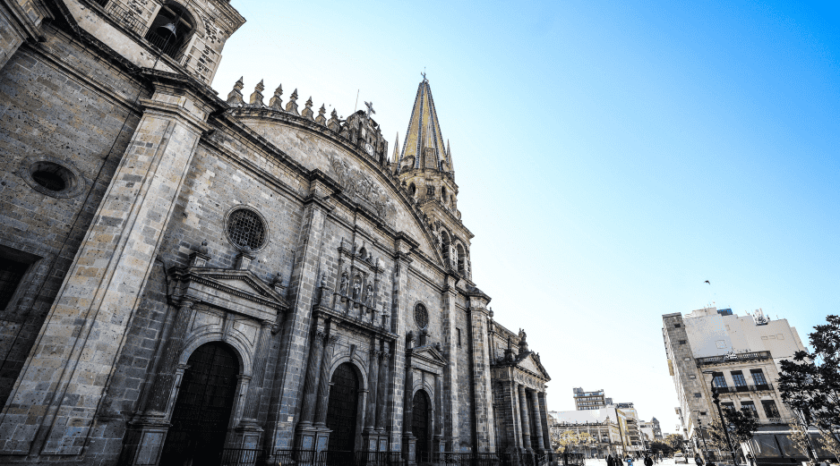 La representación diplomática también actualizó su comunicación para señalar que los aeropuertos de Guadalajara y Puerto Vallarta mantienen operaciones regulares, con servicios disponibles y sin reportes de cierres carreteros instruidos por autoridades locales. EL INFORMADOR / A. Navarro