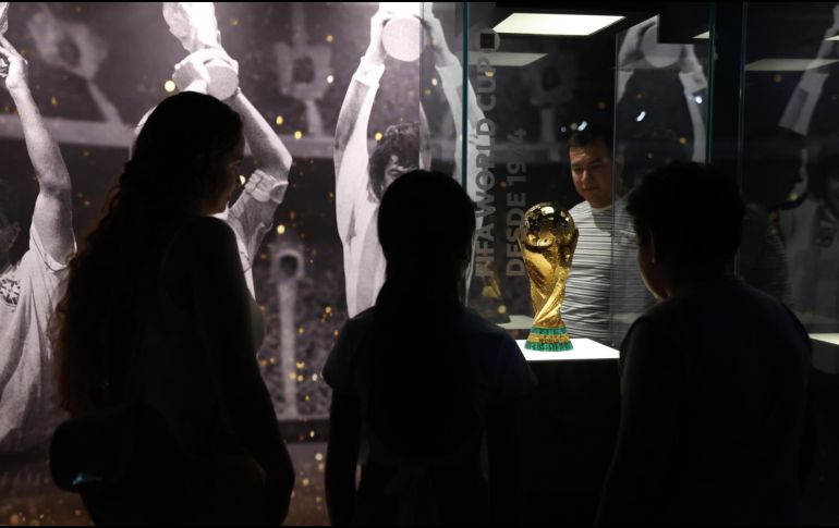El trofeo de la Copa del Mundo es uno de los objetos deportivos más reconocidos del planeta. EFE