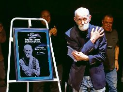 El dramaturgo Luis de Tavira, recibió un reconocimiento por su trayectoria de más de cinco décadas. EL UNIVERSAL