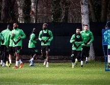 Jugadores del Ferencváros entrenan para afrontar el reto de vencer al Ludogorets, que llega con ventaja al partido definitivo. EFE/B. Bodnar