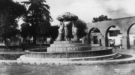 La escultura original de las Tarascas fue labrada “con materiales como varilla de fierro, grava, cemento, barro y pintura”. EL INFORMADOR/ARCHIVO