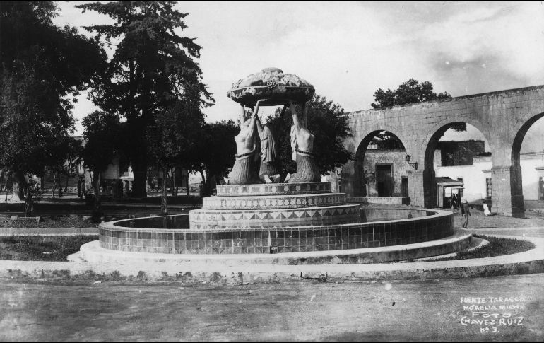 La escultura original de las Tarascas fue labrada “con materiales como varilla de fierro, grava, cemento, barro y pintura”. EL INFORMADOR/ARCHIVO