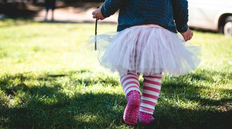 En cuanto a la violencia digital, la investigación indica que al crecer y acceder a internet y redes sociales, las niñas se enfrentan a maltrato y acoso sexual en línea. Unsplash