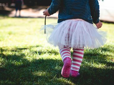 En cuanto a la violencia digital, la investigación indica que al crecer y acceder a internet y redes sociales, las niñas se enfrentan a maltrato y acoso sexual en línea. Unsplash