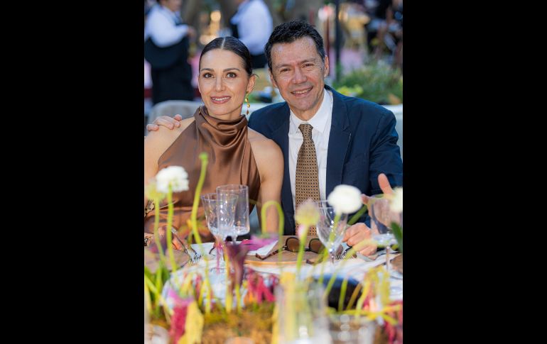 Rosalía Guzmán y Alfredo Hidalgo. GENTE BIEN JALISCO / Revista del 27 de febrero 2026