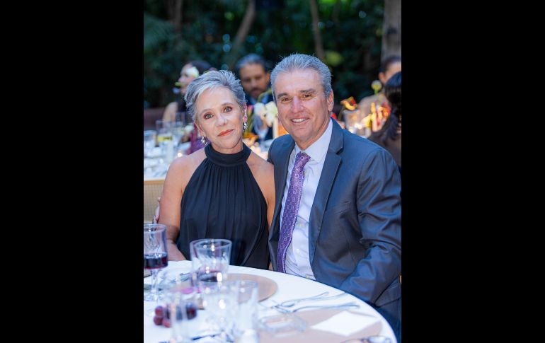 Ana Elena Santana y Néstor de la Torre. GENTE BIEN JALISCO / Revista del 27 de febrero 2026