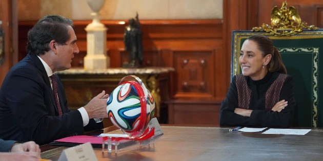 Sheinbaum recibe al director global de Coca-Cola de cara al Mundial