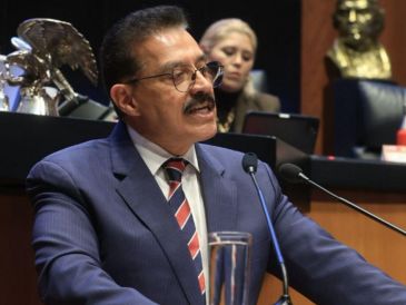 Lomelí Bolaños rindió homenaje a quienes han perdido la vida en el cumplimiento de su deber y expresó solidaridad con sus familias. CORTESÍA