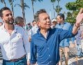 Como parte de la estrategia de reactivación económica del Estado, el gobernador Pablo Lemus realizó una visita de trabajo en Puerto Vallarta, donde fue recibido por el alcalde Luis Ernesto Munguía (a la izquierda). Garantizó apoyos para el puerto. ESPECIAL