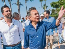 Como parte de la estrategia de reactivación económica del Estado, el gobernador Pablo Lemus realizó una visita de trabajo en Puerto Vallarta, donde fue recibido por el alcalde Luis Ernesto Munguía (a la izquierda). Garantizó apoyos para el puerto. ESPECIAL