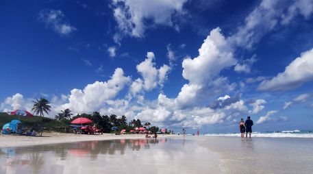Sayulita enamora al instante con la frescura de sus vientos y lo colorido de sus aguas. EFE/ARCHIVO