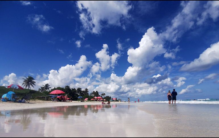 Sayulita enamora al instante con la frescura de sus vientos y lo colorido de sus aguas. EFE/ARCHIVO