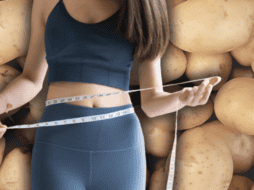 La papa también contiene fibra, la cual ayuda a reducir molestias intestinales como la inflamación, los gases y el estreñimiento. ESPECIAL/Canva