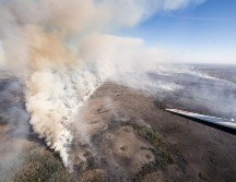 A causa del humo, hay una alerta por baja visibilidad en la carretera conocida como 'Alligator Alley'. EFE/Reserva Nacional Big Cypress