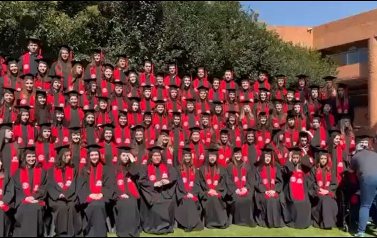 Imágenes del momento del colapso se difundieron en redes sociales, mostrando la caída de las gradas. CAPTURA DE PANTALLA/X/@c4jimenez